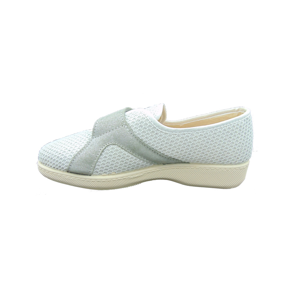 Scarpa Donna EMANUELA articolo 2203 Candu Argento. Chiusura con velcro e soletta estrabile in vera pelle.