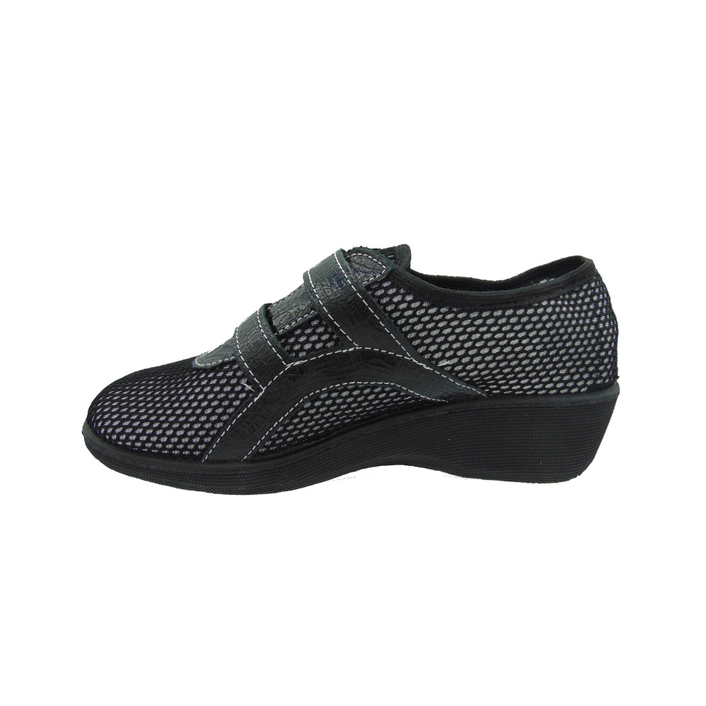 Scarpa Donna EMANUELA articolo 2352 Rewin Nero. Tomaia in retina totalmente traspirante e chiusura con doppio strappo.